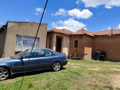 5 Bedroom House For Sale in Roodepoort - DwEB.webp
