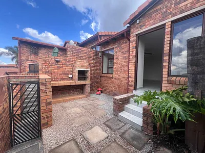 2 Bedroom Townhouse For Sale in Krugersdorp - qwMB.webp