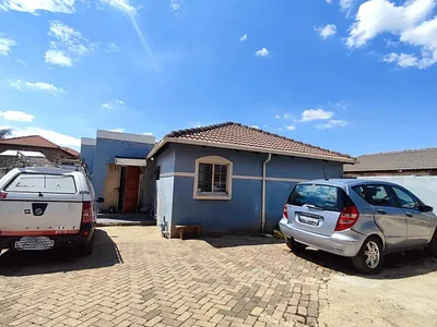 5 Bedroom House For Sale in Roodepoort - 5cfK.webp