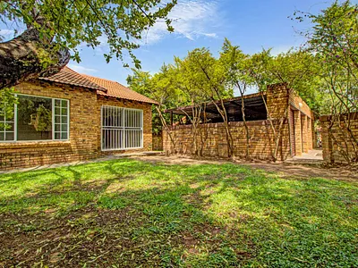 2 Bedroom Townhouse For Sale in Roodepoort - yEHP.webp