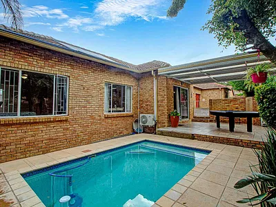 3 Bedroom Townhouse For Sale in Roodepoort - B9EY.webp