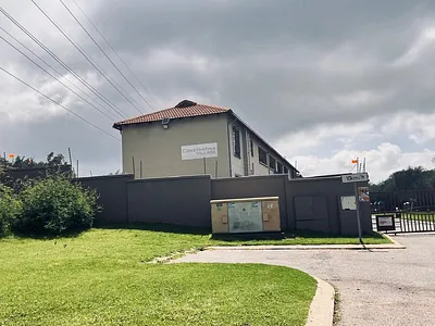 2 Bedroom Apartment For Sale in Roodepoort - img