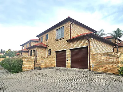 3 Bedroom Townhouse For Sale in Randburg - img