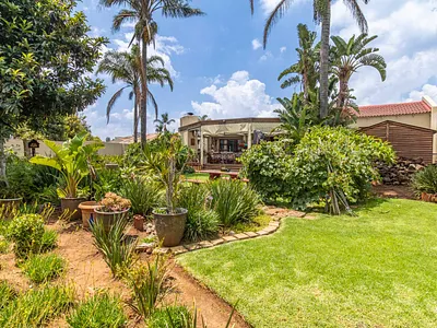 3 Bedroom Townhouse For Sale in Roodepoort - img