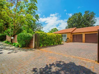 2 Bedroom Townhouse For Sale in Roodepoort - img