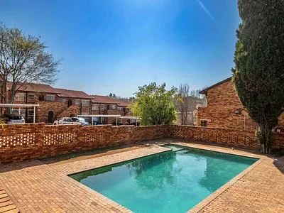 2 Bedroom Apartment For Sale in Sandton - 7AmJ.webp