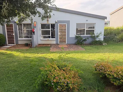 2 Bedroom Apartment For Sale in Johannesburg - k3J9.webp