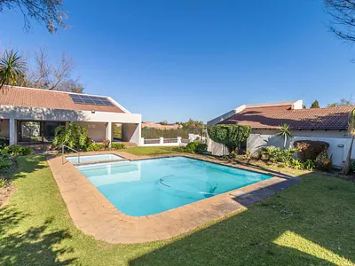 2 Bedroom Apartment For Sale in Sandton - 2MrV.webp