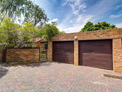 2 Bedroom Townhouse For Sale in Roodepoort - BxjH.webp