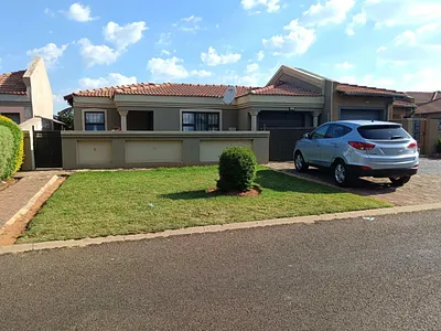 3 Bedroom House For Sale in Germiston - e8pV.webp