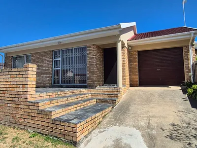 2 Bedroom Townhouse For Sale in East London - y4tB.webp