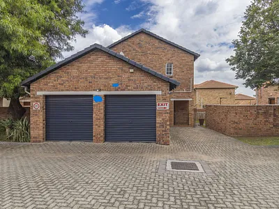 3 Bedroom Townhouse For Sale in Roodepoort - XCAI.webp