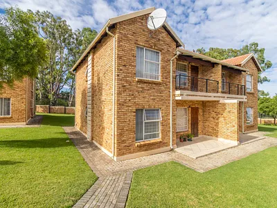 2 Bedroom Apartment To Rent in Roodepoort - img