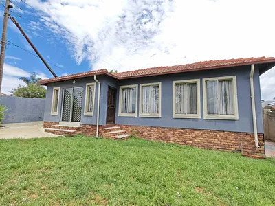 4 Bedroom House For Sale in Roodepoort - KyJI.webp