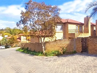 3 Bedroom Townhouse For Sale in Randburg - PuXk.webp