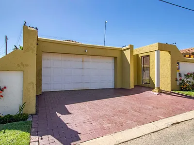 3 Bedroom House For Sale in Roodepoort - Qw6x.webp