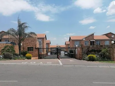 2 Bedroom Apartment For Sale in Roodepoort - ElvQ.webp