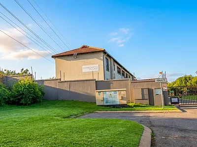 2 Bedroom Apartment For Sale in Roodepoort - gGCG.webp