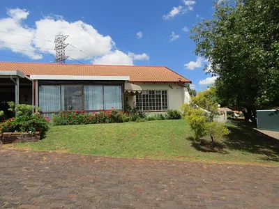 2 Bedroom Townhouse For Sale in Roodepoort - iG3L.webp