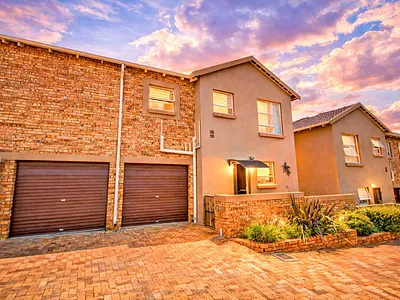 3 Bedroom Townhouse For Sale in Roodepoort - img