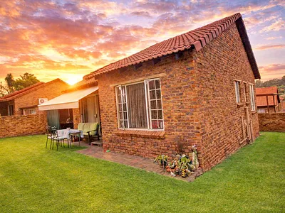 2 Bedroom Townhouse For Sale in Roodepoort - img