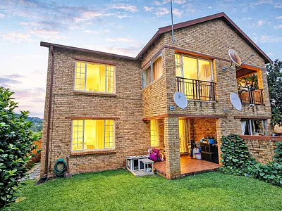 2 Bedroom Townhouse For Sale in Roodepoort - 5drU.webp