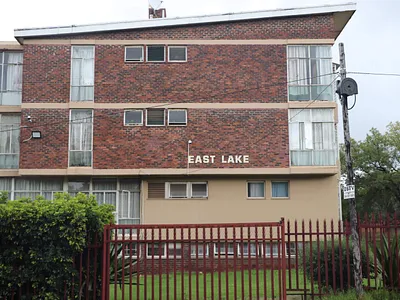2 Bedroom Apartment For Sale in Roodepoort - UVrh.webp