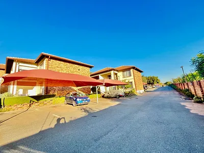 2 Bedroom Townhouse To Rent in Roodepoort - WLk3.webp