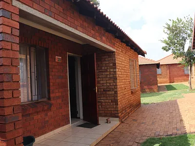 3 Bedroom Townhouse For Sale in Protea Glen, Soweto - dVgP.webp