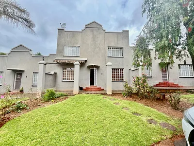 3 Bedroom Townhouse For Sale in Roodepoort - rJzJ.webp