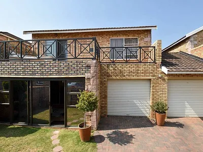 3 Bedroom Townhouse For Sale in Roodepoort - AQa9.webp