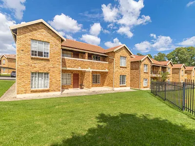 2 Bedroom Apartment To Rent in Roodepoort - EK2Y.webp