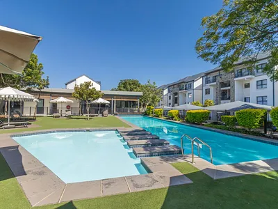 2 Bedroom Apartment For Sale in Crowthorne AH, Midrand - owIO.webp