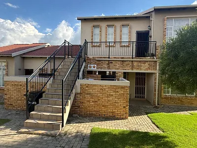 2 Bedroom Apartment For Sale in Roodepoort - LSOI.webp
