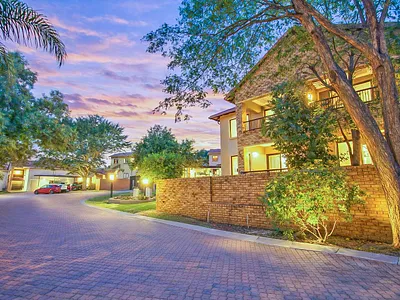 2 Bedroom Apartment For Sale in Roodepoort - cu0F.webp