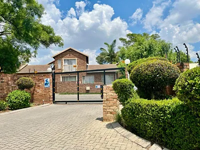 3 Bedroom Townhouse For Sale in Roodepoort - wbJp.webp