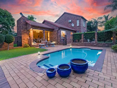 3 Bedroom Townhouse For Sale in Roodepoort - fq7M.webp