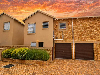 3 Bedroom Townhouse For Sale in Roodepoort - eVju.webp