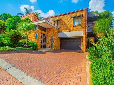 3 Bedroom House For Sale in Roodepoort - vKLg.webp