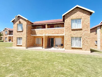 2 Bedroom Apartment For Sale in Roodepoort - a50O.webp