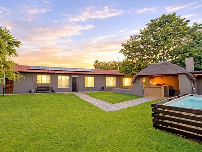 4 Bedroom House For Sale in Roodepoort - y8mI.webp