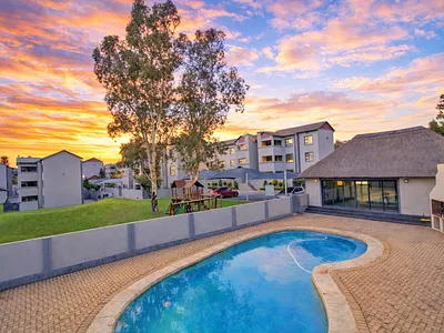 2 Bedroom Townhouse For Sale in Roodepoort - v02W.webp