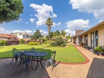 7 Bedroom House For Sale in Roodepoort - xkDL.webp