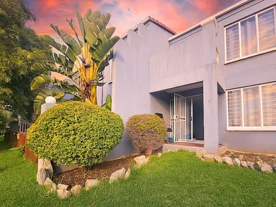 2 Bedroom Apartment For Sale in Roodepoort - uCq4.webp