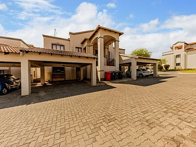 2 Bedroom Apartment For Sale in Sandton - D4YT.webp