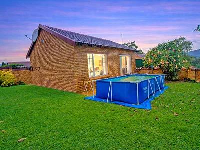 2 Bedroom Townhouse For Sale in Roodepoort - rNlF.webp