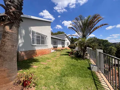 4 Bedroom House For Sale in Roodepoort - RGpG.webp