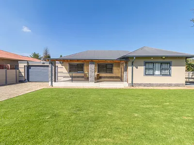 3 Bedroom House For Sale in Roodepoort - img