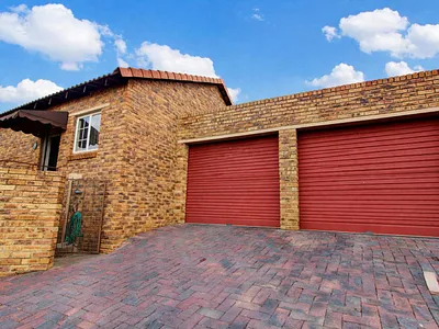 2 Bedroom Townhouse For Sale in Roodepoort - img