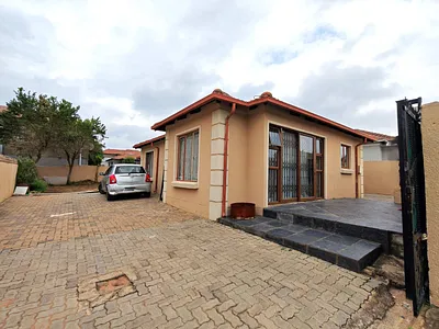 3 Bedroom House For Sale in Roodepoort - JFGJ.webp